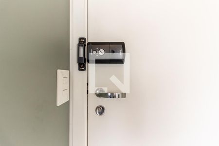 Sala - Detalhe Fechadura de apartamento para alugar com 2 quartos, 35m² em República, São Paulo