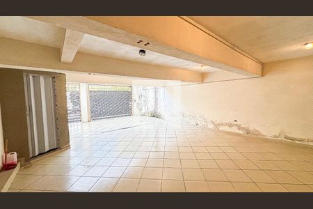 Casa à venda com 269m², 4 quartos e 4 vagas Casa à venda com 269m², 4 quartos e 4 vagasGaragem