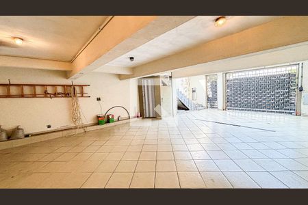 Casa à venda com 269m², 4 quartos e 4 vagas Casa à venda com 269m², 4 quartos e 4 vagasGaragem