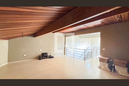 Casa à venda com 269m², 4 quartos e 4 vagas Casa à venda com 269m², 4 quartos e 4 vagasSotao