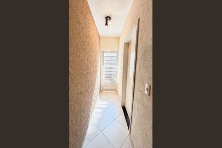 Casa à venda com 269m², 4 quartos e 4 vagas Casa à venda com 269m², 4 quartos e 4 vagasCorredor