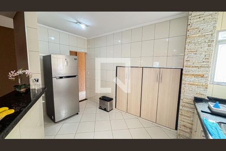 Casa à venda com 269m², 4 quartos e 4 vagas Casa à venda com 269m², 4 quartos e 4 vagasCozinha