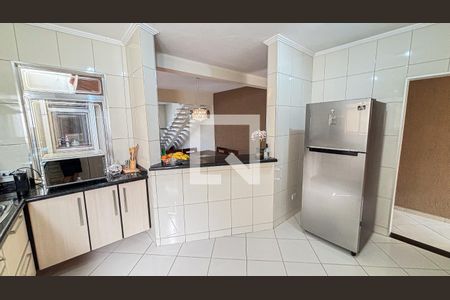 Casa à venda com 269m², 4 quartos e 4 vagas Casa à venda com 269m², 4 quartos e 4 vagasCozinha