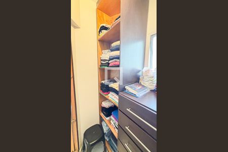 Casa à venda com 269m², 4 quartos e 4 vagas Casa à venda com 269m², 4 quartos e 4 vagasCloset