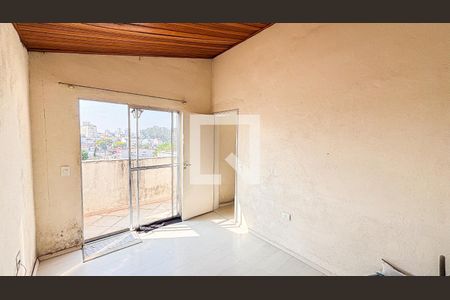 Casa à venda com 269m², 4 quartos e 4 vagas Casa à venda com 269m², 4 quartos e 4 vagasQuarto