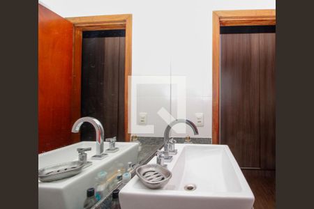 Apartamento à venda com 127m², 4 quartos e 2 vagasBanheiro 