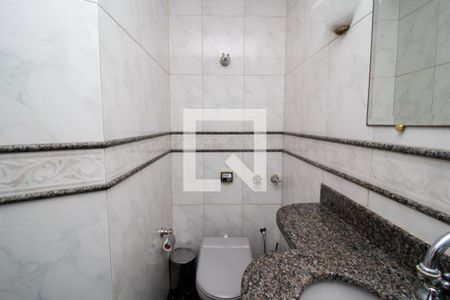 Apartamento à venda com 150m², 4 quartos e 2 vagas Apartamento à venda com 150m², 4 quartos e 2 vagasBanheiro social