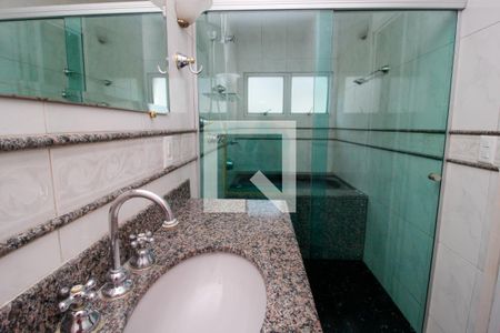 Apartamento à venda com 150m², 4 quartos e 2 vagas Apartamento à venda com 150m², 4 quartos e 2 vagasBanheiro social