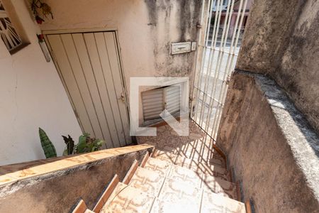 Casa à venda com 152m², 3 quartos e 2 vagasEscada de Entrada