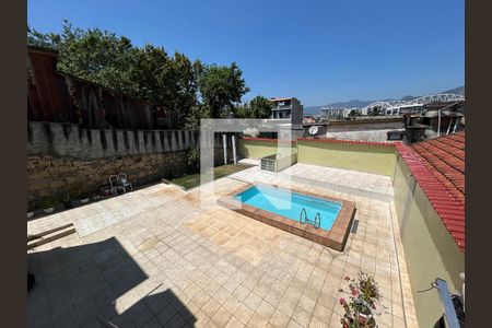 Casa à venda com 317m², 3 quartos e 3 vagasPiscina