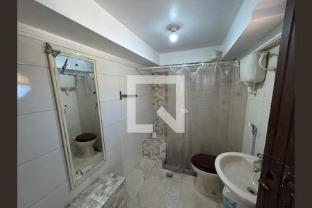 Casa à venda com 317m², 3 quartos e 3 vagasBanheiro 2