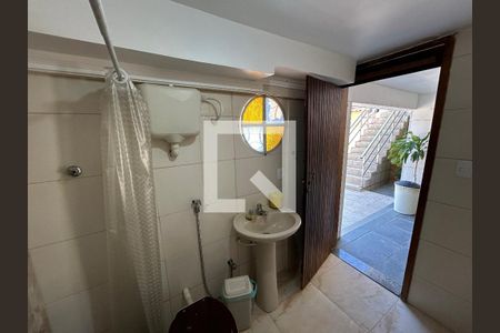 Casa à venda com 317m², 3 quartos e 3 vagasBanheiro 2