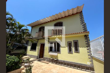 Casa à venda com 317m², 3 quartos e 3 vagasFachada
