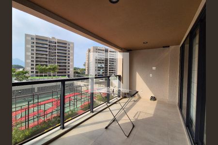 Apartamento à venda com 92m², 3 quartos e 2 vagas Apartamento à venda com 92m², 3 quartos e 2 vagasVaranda