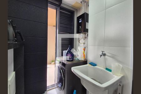 Apartamento à venda com 92m², 3 quartos e 2 vagas Apartamento à venda com 92m², 3 quartos e 2 vagasÁrea de serviço