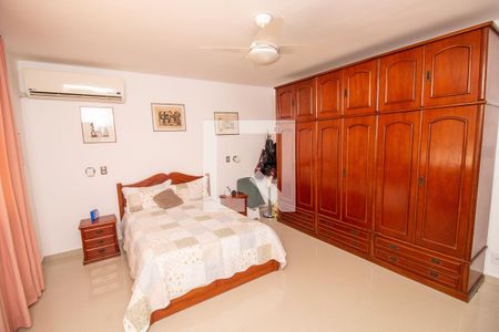 Casa de condomínio à venda com 290m², 4 quartos e 2 vagasSuíte 1