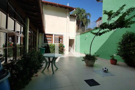 Casa de condomínio à venda com 290m², 4 quartos e 2 vagasQuintal