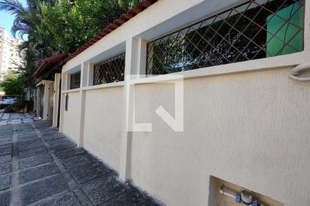 Casa de condomínio à venda com 290m², 4 quartos e 2 vagasFachada