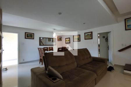 Casa de condomínio à venda com 290m², 4 quartos e 2 vagasSala