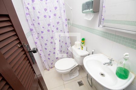 Casa de condomínio à venda com 290m², 4 quartos e 2 vagasÁrea comum - Banheiro