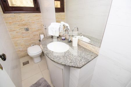 Casa de condomínio à venda com 290m², 4 quartos e 2 vagasLavabo