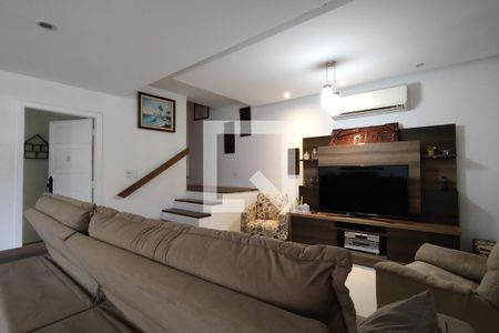 Casa de condomínio à venda com 290m², 4 quartos e 2 vagasSala