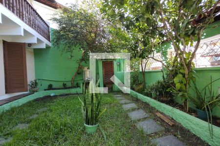 Casa de condomínio à venda com 290m², 4 quartos e 2 vagasQuintal