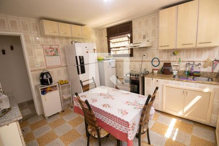 Casa de condomínio à venda com 290m², 4 quartos e 2 vagasCozinha