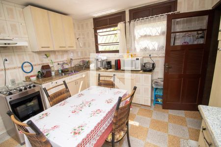 Casa de condomínio à venda com 290m², 4 quartos e 2 vagasCozinha