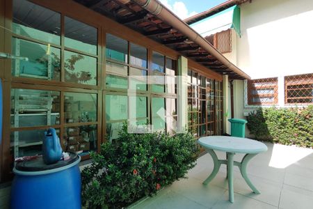 Casa de condomínio à venda com 290m², 4 quartos e 2 vagasQuintal