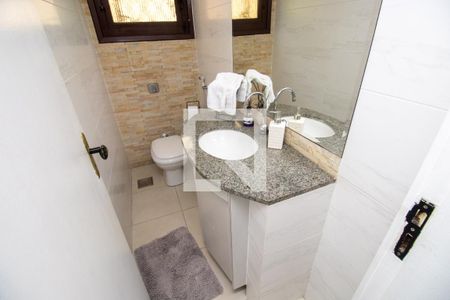 Casa de condomínio à venda com 290m², 4 quartos e 2 vagasLavabo