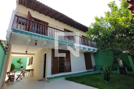 Casa de condomínio à venda com 290m², 4 quartos e 2 vagasFachada