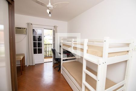 Casa de condomínio à venda com 290m², 4 quartos e 2 vagasQuarto 2