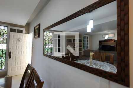 Casa de condomínio à venda com 290m², 4 quartos e 2 vagasSala