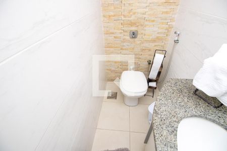 Casa de condomínio à venda com 290m², 4 quartos e 2 vagasLavabo