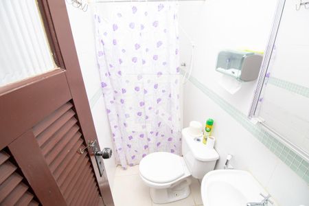 Casa de condomínio à venda com 290m², 4 quartos e 2 vagasÁrea comum - Banheiro