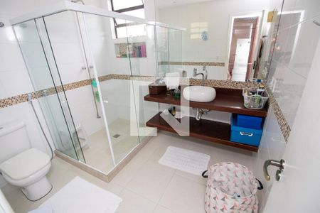 Casa de condomínio à venda com 290m², 4 quartos e 2 vagasBanheiro da Suíte 1