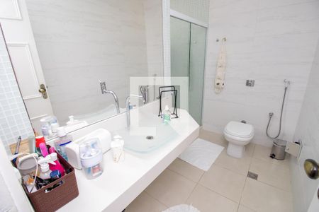 Casa de condomínio à venda com 290m², 4 quartos e 2 vagasBanheiro