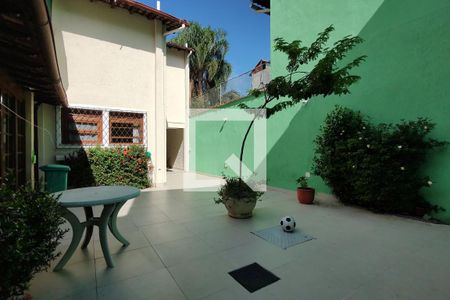 Casa de condomínio à venda com 290m², 4 quartos e 2 vagasQuintal