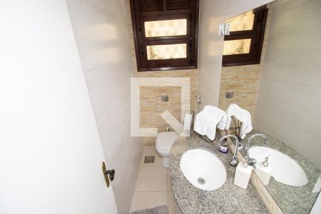 Casa de condomínio à venda com 290m², 4 quartos e 2 vagasLavabo