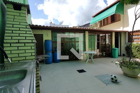 Casa de condomínio à venda com 290m², 4 quartos e 2 vagasQuintal