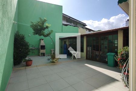 Casa de condomínio à venda com 290m², 4 quartos e 2 vagasQuintal