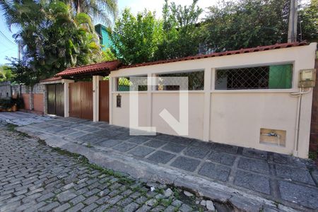 Casa de condomínio à venda com 290m², 4 quartos e 2 vagasFachada