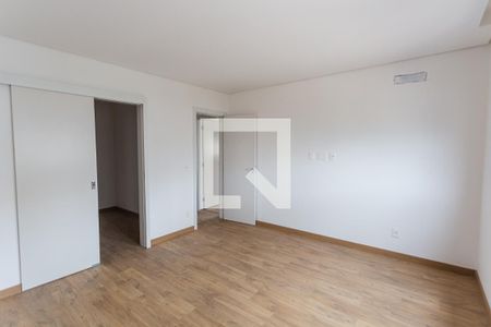 Apartamento à venda com 210m², 4 quartos e 4 vagasSuíte 1