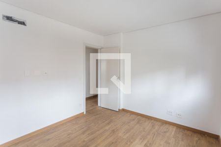 Apartamento à venda com 210m², 4 quartos e 4 vagasSuíte 2