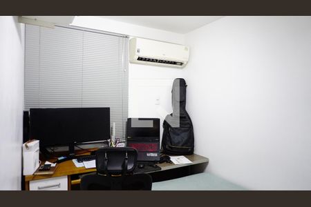 Casa de condomínio à venda com 235m², 4 quartos e 2 vagasQuarto 1 / Escritorio