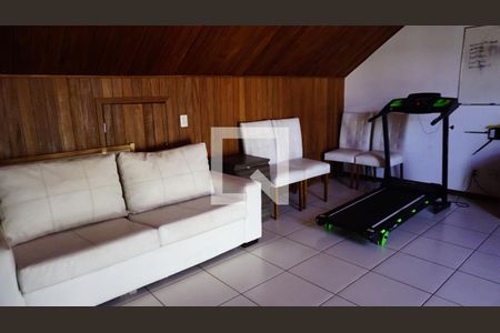 Casa de condomínio à venda com 235m², 4 quartos e 2 vagasSotao