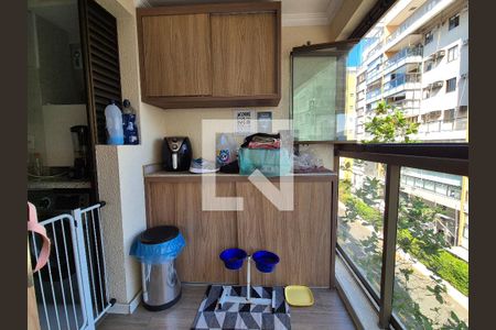 Apartamento à venda com 89m², 3 quartos e 1 vaga Apartamento à venda com 89m², 3 quartos e 1 vagaVaranda