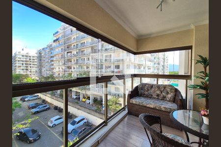 Apartamento à venda com 89m², 3 quartos e 1 vaga Apartamento à venda com 89m², 3 quartos e 1 vagaVaranda