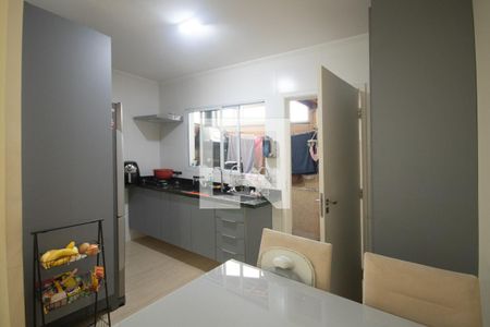 Casa de condomínio à venda com 64m², 2 quartos e 1 vagaCozinha e Área de Serviço